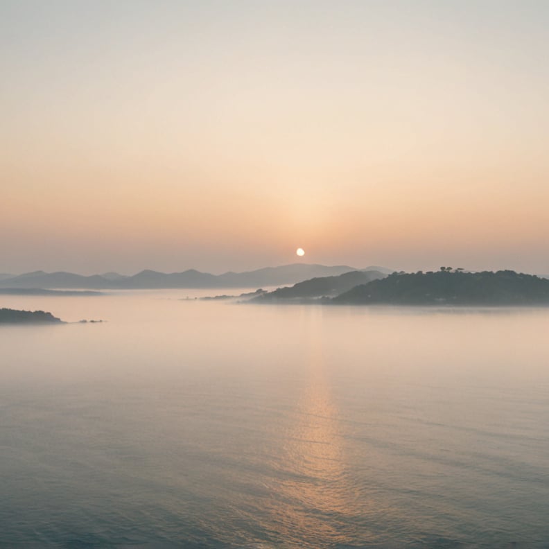 create_a_sun_setting_behind_island_sun